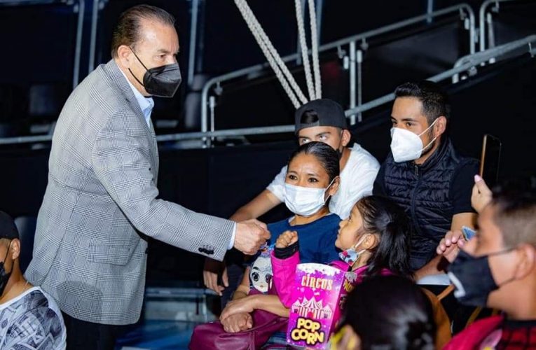 Con función de circo se festeja en Atizapán el Día De Reyes