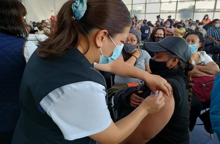 En jornada de vacunación para gente de 30 a 49 años en Cuautitlán Izcalli se aplican más de 107 mil dosis