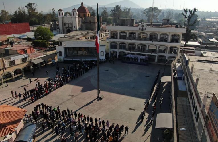 Celebran en Huehuetoca el Día de la Bandera