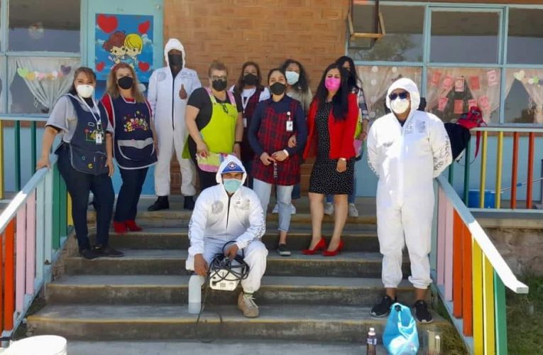 Dos jardines de niños sanitizados por equipo de Paco Rojas