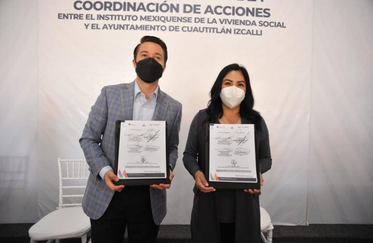 Signa gobierno izcallense convenio con #IMEVIS y dar certeza jurídica a dueños de viviendas del municipio