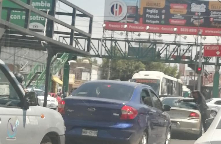 Limpiaparabrisas en la López Portillo agreden a automovilistas al negarse a sus «servicios»