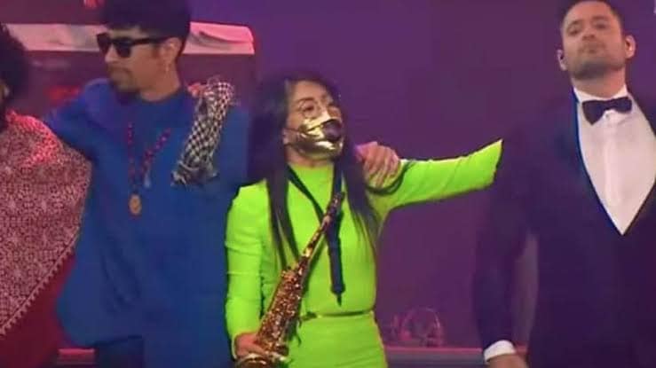 Saxofonista atacada con ácido tocó con la Maldita Vecindad en el Vive Latino