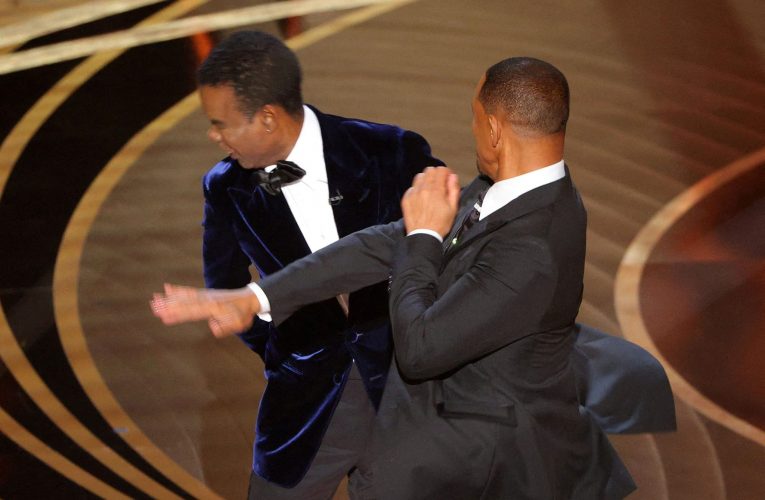 Will Smith se molesta por broma hacia su esposa y golpea a presentador en ceremonia del Óscar