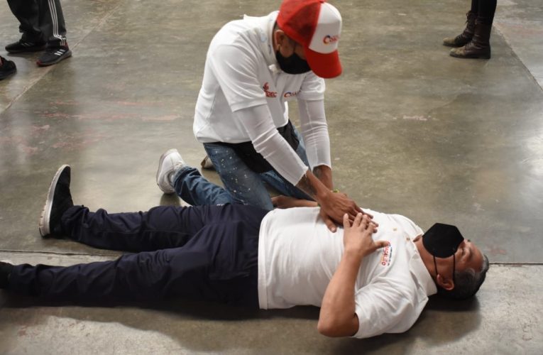 Capacitan en Coacalco a entrenadores de deportistas en primeros auxilios