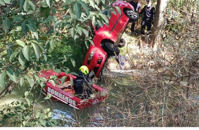 Recuperan vehículo al interior del Río Cuautitlán
