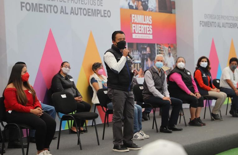 Entrega Alfredo del Mazo en Cuautitlán apoyos para Fomento al Autoempleo