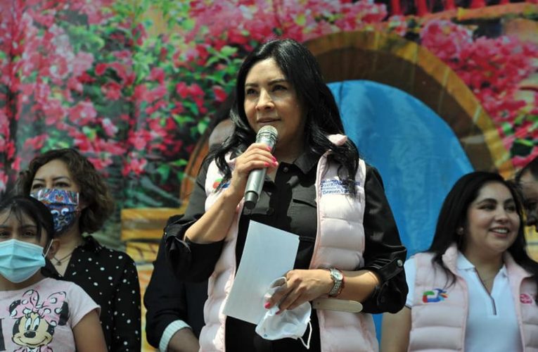 «En Izcalli todos somos una familia y nos preocupan mucho sus hijos», dice Karla Fiesco en evento por el Día del Niño en la unidad Fidel Velázquez