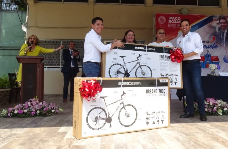 Enrique Vargas Del Villar acompaña a Paco Rojas en entrega de apoyos del programa «Mi quincena a tu Escuela «, en Cuautitlán Izcalli